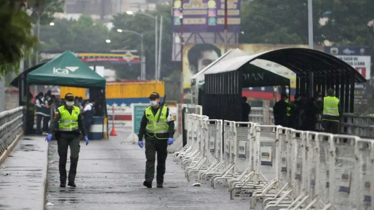 COLOMBIA CIERRA FRONTERAS por elecciones presidenciales