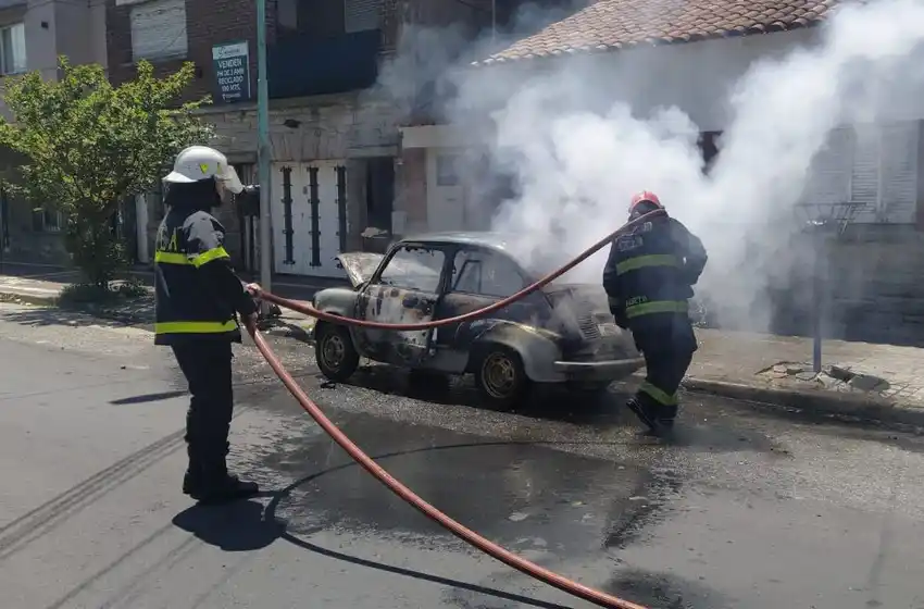 Se incendió un “fitito” en plena vía pública