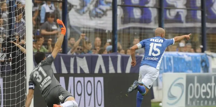 Racing sacó chapa de puntero y goleó a Gimnasia en La Plata