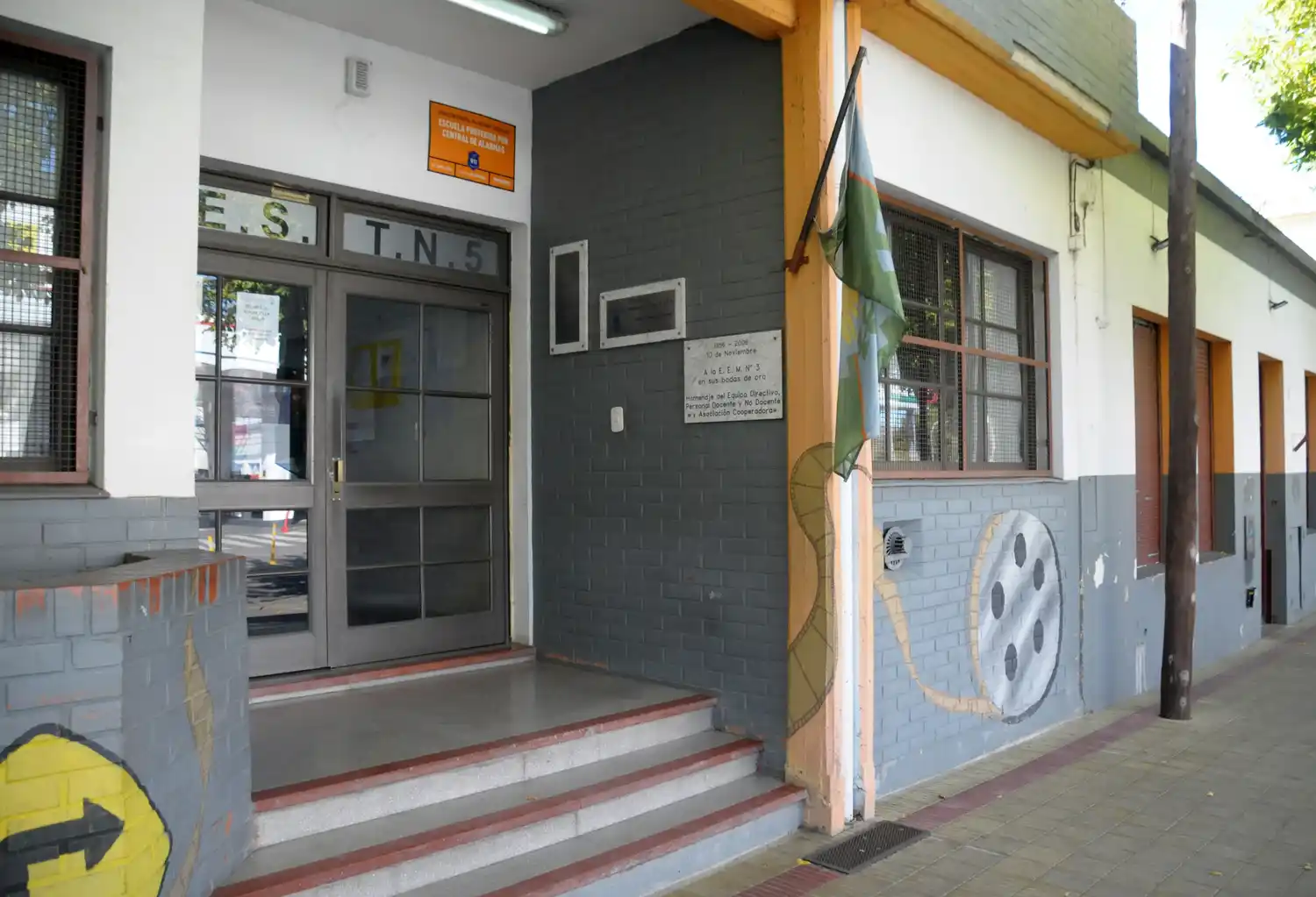 Robaron tres costosas computadoras de la Escuela Técnica N°5