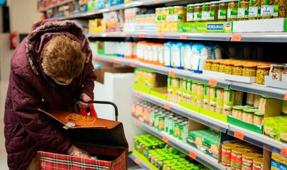 Fuerte caída de la inflación esperada por los argentinos para los próximos 12 meses, según encuesta
