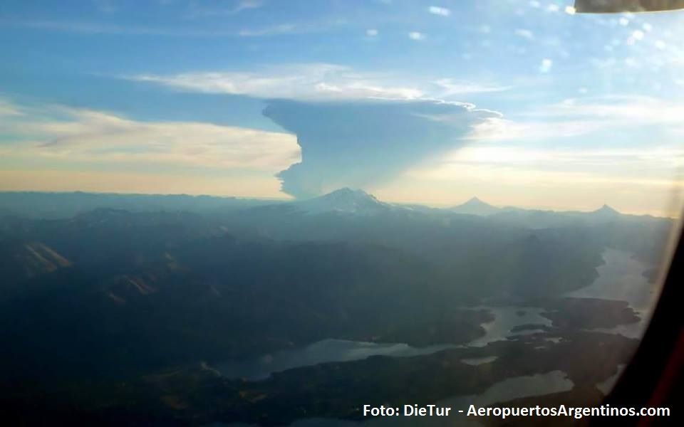 Erupción del volcán Calbuco afecta vuelos a Bariloche, Neuquén y Chapelco