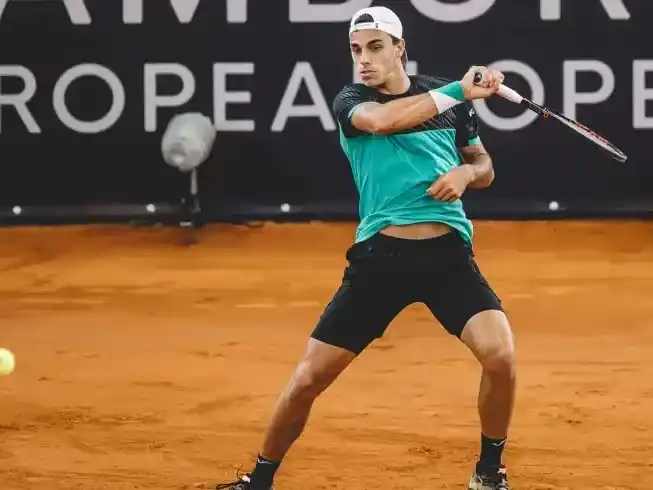 Cerúndolo venció  al español Pedro Martínez por 6-2 y 6-3.