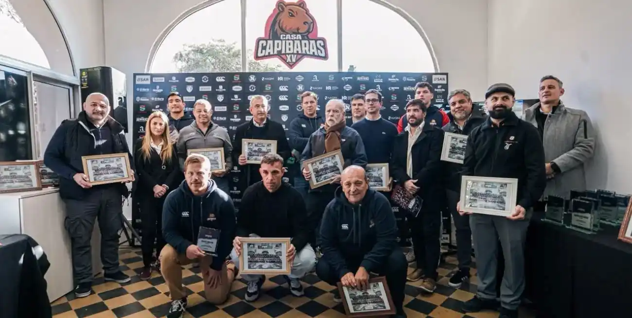 Jugadores, entrenadores, colaboradores, sponsors, autoridades. Todos dijeron presentes en la conclusión de lo que fue el debut de Capibaras en el SRA. Foto: Martín Perego/Prensa Capibaras.