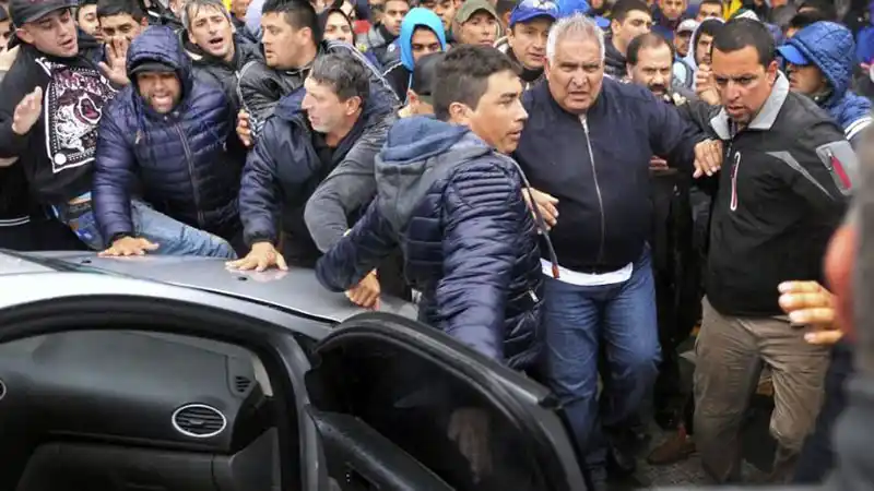 Tibio romance con el tiempo como un rayo
