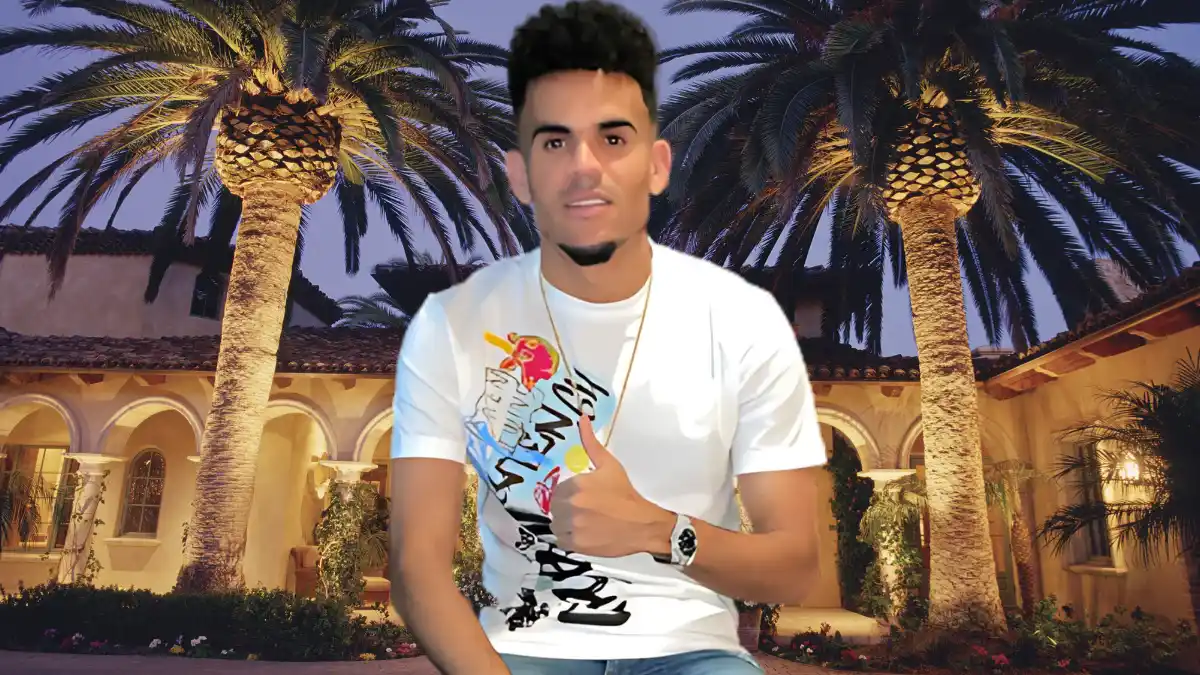 La casa del delantero colombiano en Liverpool cuenta con amplios espacios, zonas de esparcimiento y un diseño moderno que refleja su éxito.