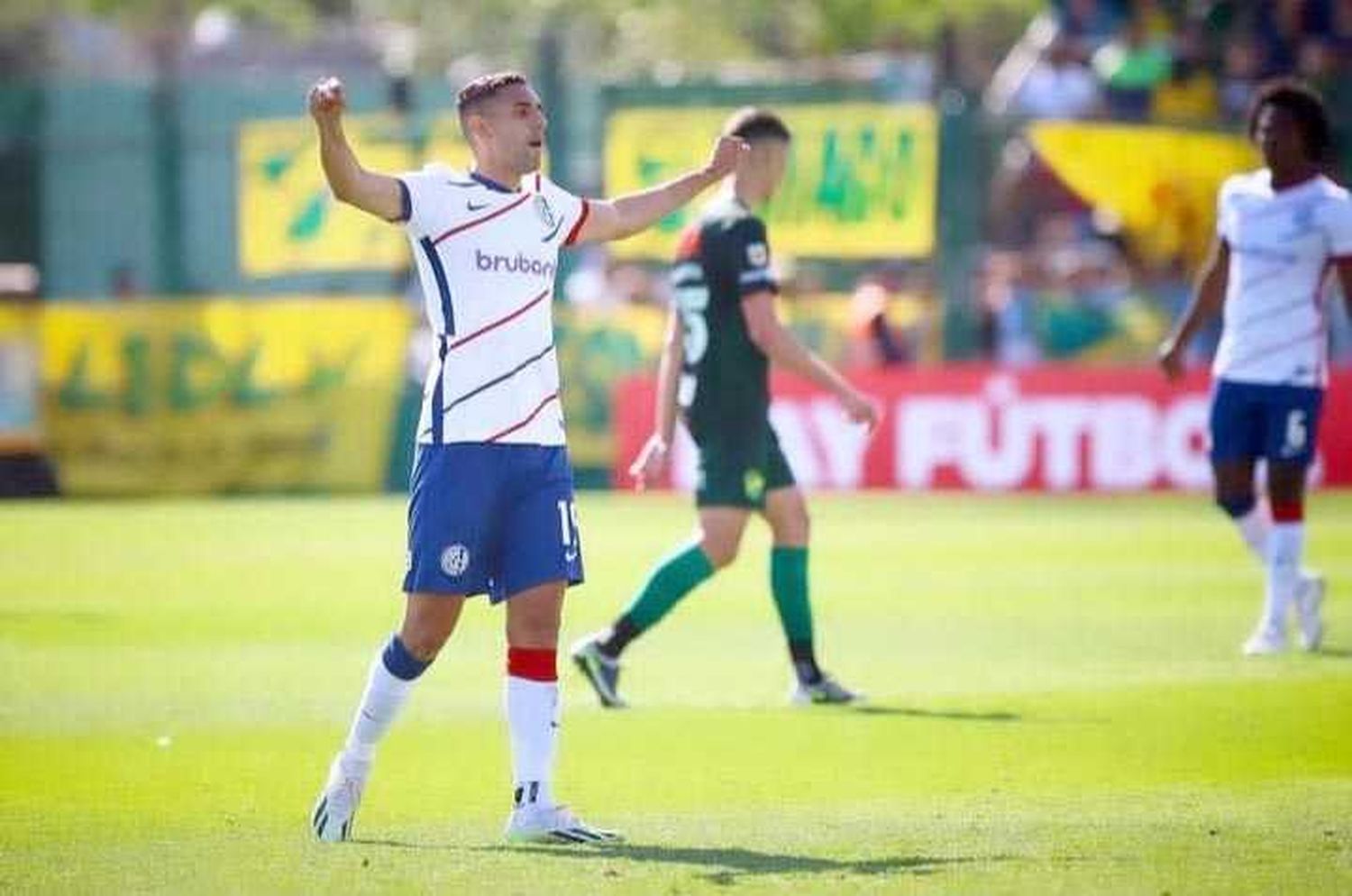 Insaurralde volvió a ver acción
con la camiseta de San Lorenzo