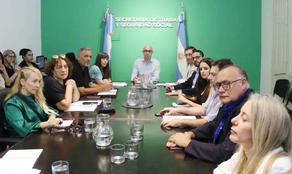 El gobierno convocó a paritaria a los gremios estatales para este viernes