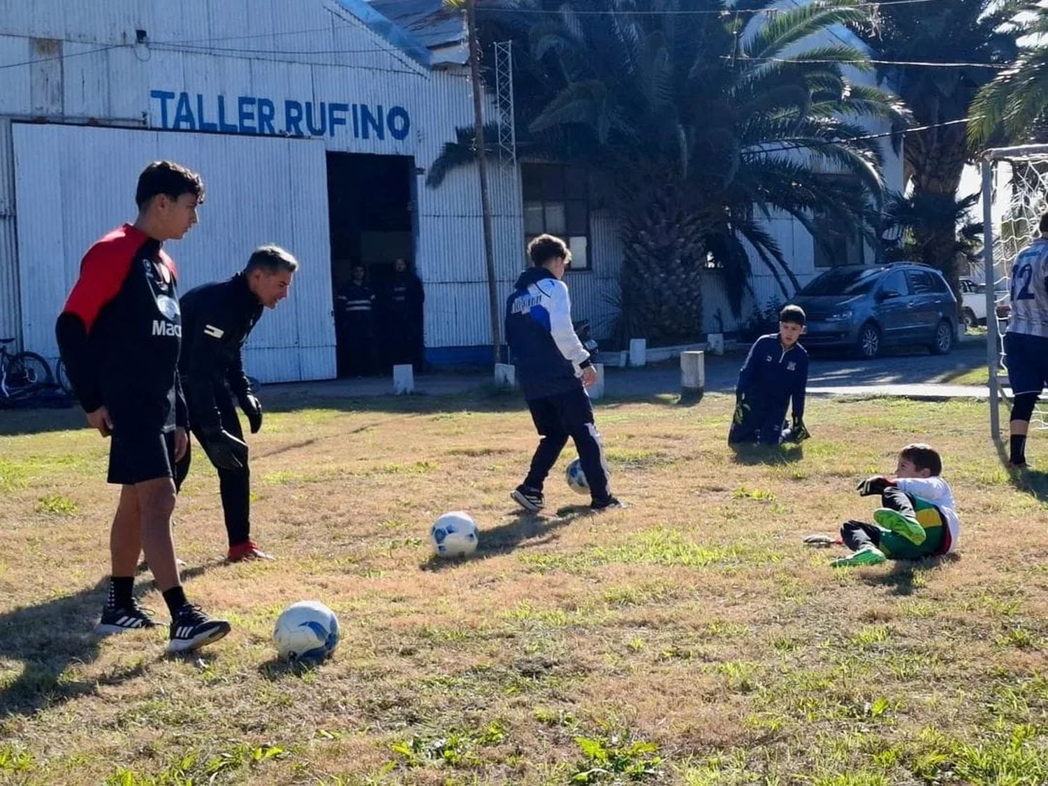 Entrenamiento para jóvenes porteros de Rufino.