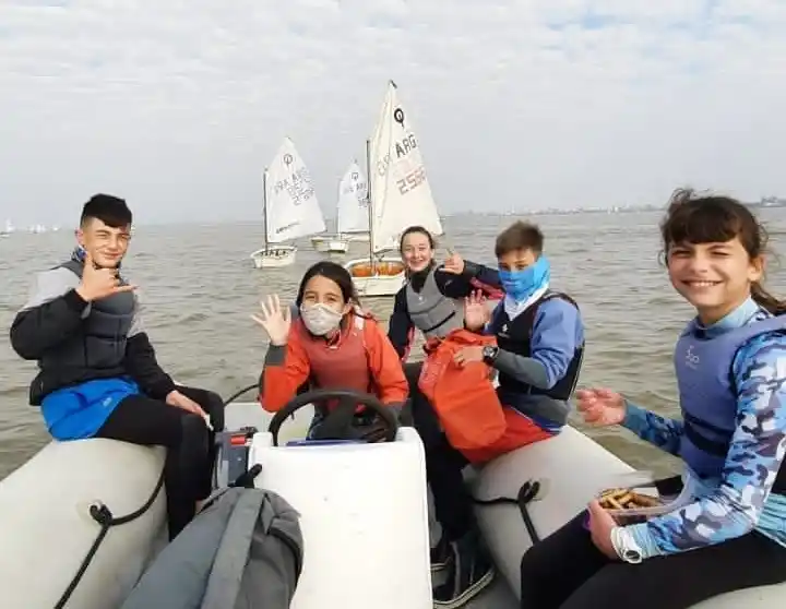 Delfina Kuttel lideró el Torneo de Otoño en optimist timoneles y la dupla Limardo-Fenouil fue escolta en 29er