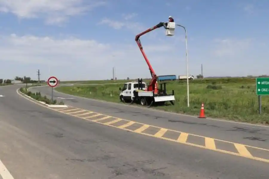 Vialidad colocó luminarias led en el cruce de las rutas provinciales 15 y 92