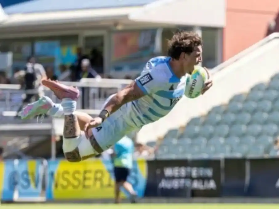 La palomita de Luciano González para marcar uno de sus tries ante España. Foto;World Rugby