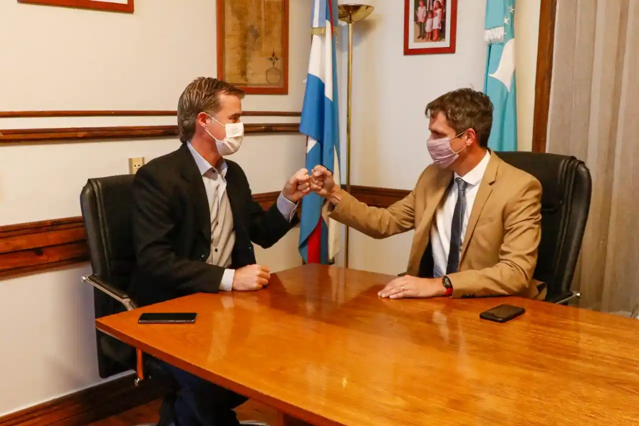 El intendente Piaggio firmó junto a Enrique Cresto convenios para siete obras en la ciudad