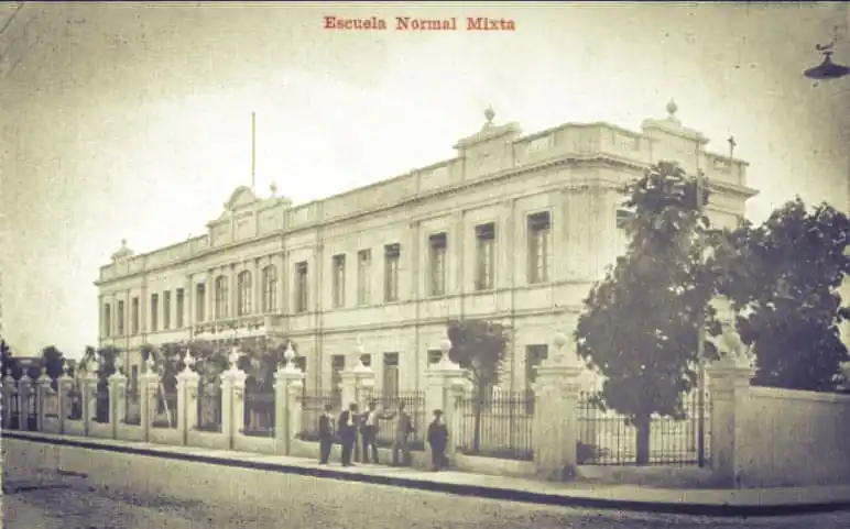Escuela Normal Domingo Faustino Sarmiento, de Concordia
