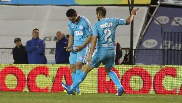 Racing jugó mal, empató con Defensa y se fue silbado