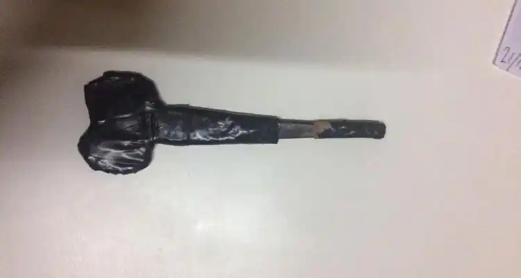 Mujer apuñalada por su hijo, internada en el Hospital