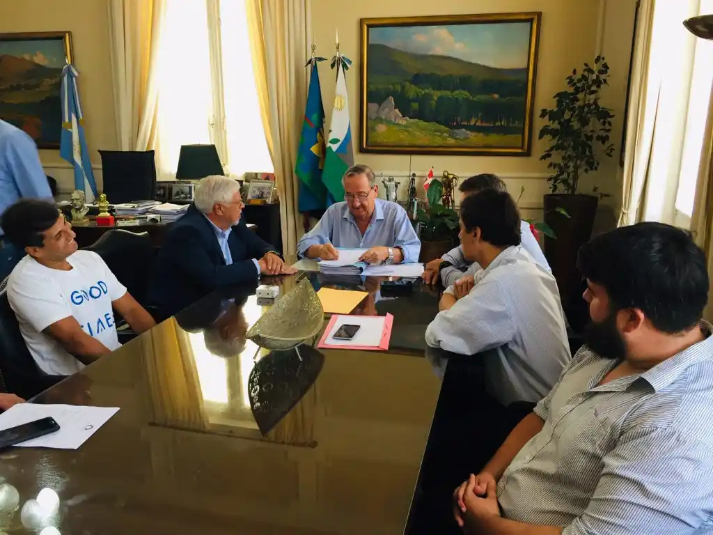 Se firmó el contrato para iniciar la obra de  ampliación y refacción de la Secundaria 2