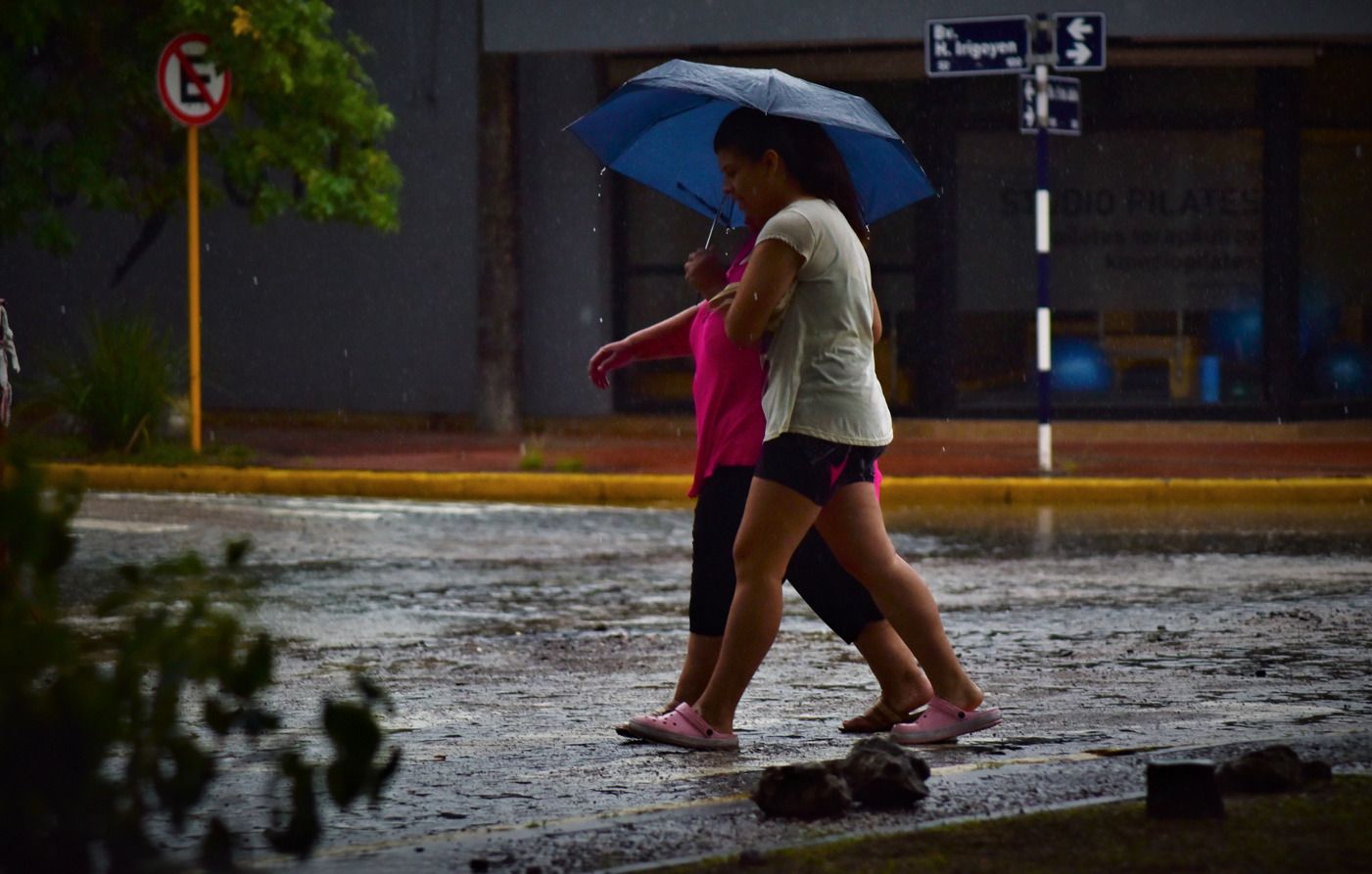 En la madrugada, la lluvia volvió a hacerse presente en la ciudad