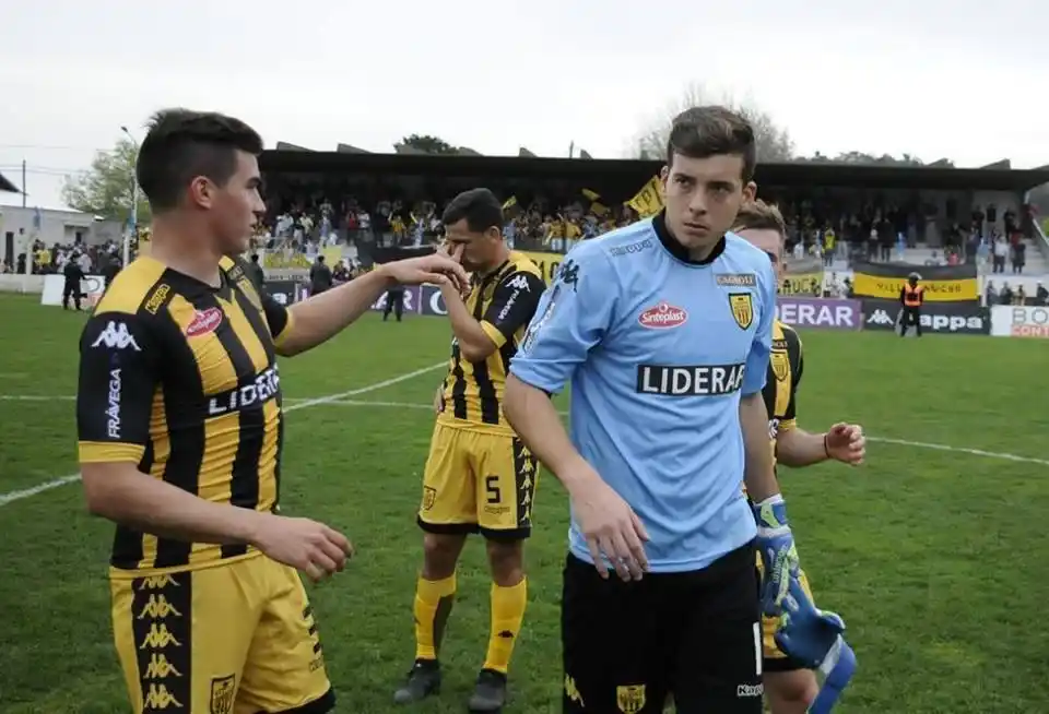 Santamarina ya cuenta con Papaleo y suma juveniles