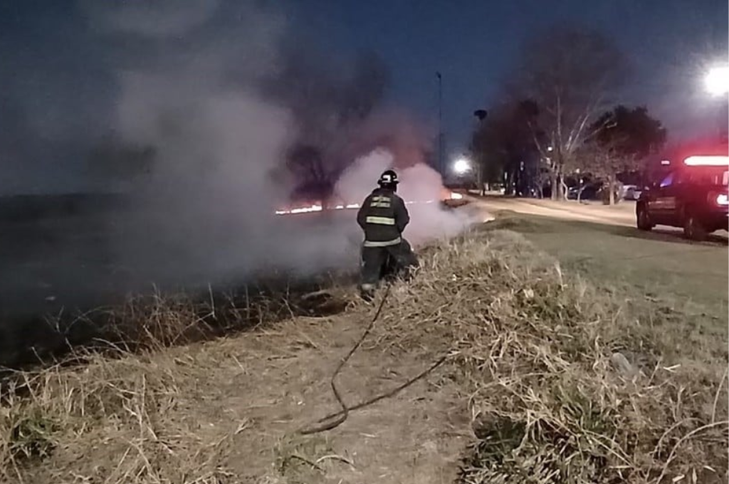 Vecinos llamaron al 911 al ver el fuego, que podía apreciars desde la costanera oeste.