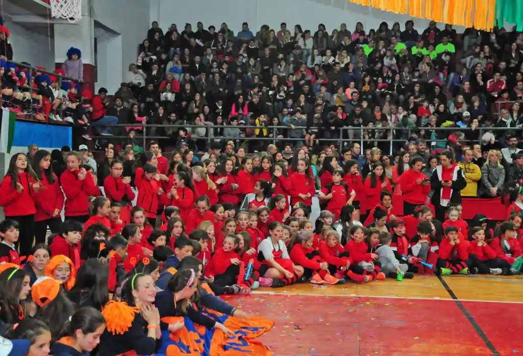 Color y alegría predominaron en el inicio del Nacional de mini hockey 
