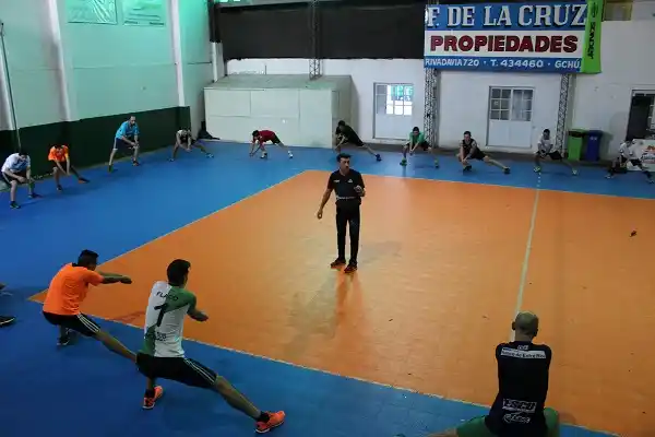 Julián Álvarez Alvarez dictó una clínica de vóley en la ciudad