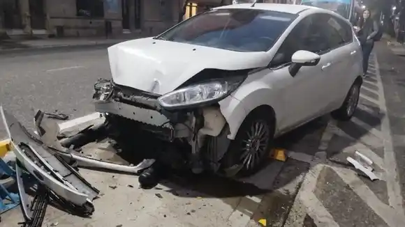 Una conductora embistió una estación de bicicletas públicas en Rosario