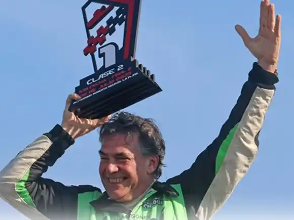 Impacto en el automovilismo zonal: Un piloto se descompensó y murió en plena carrera