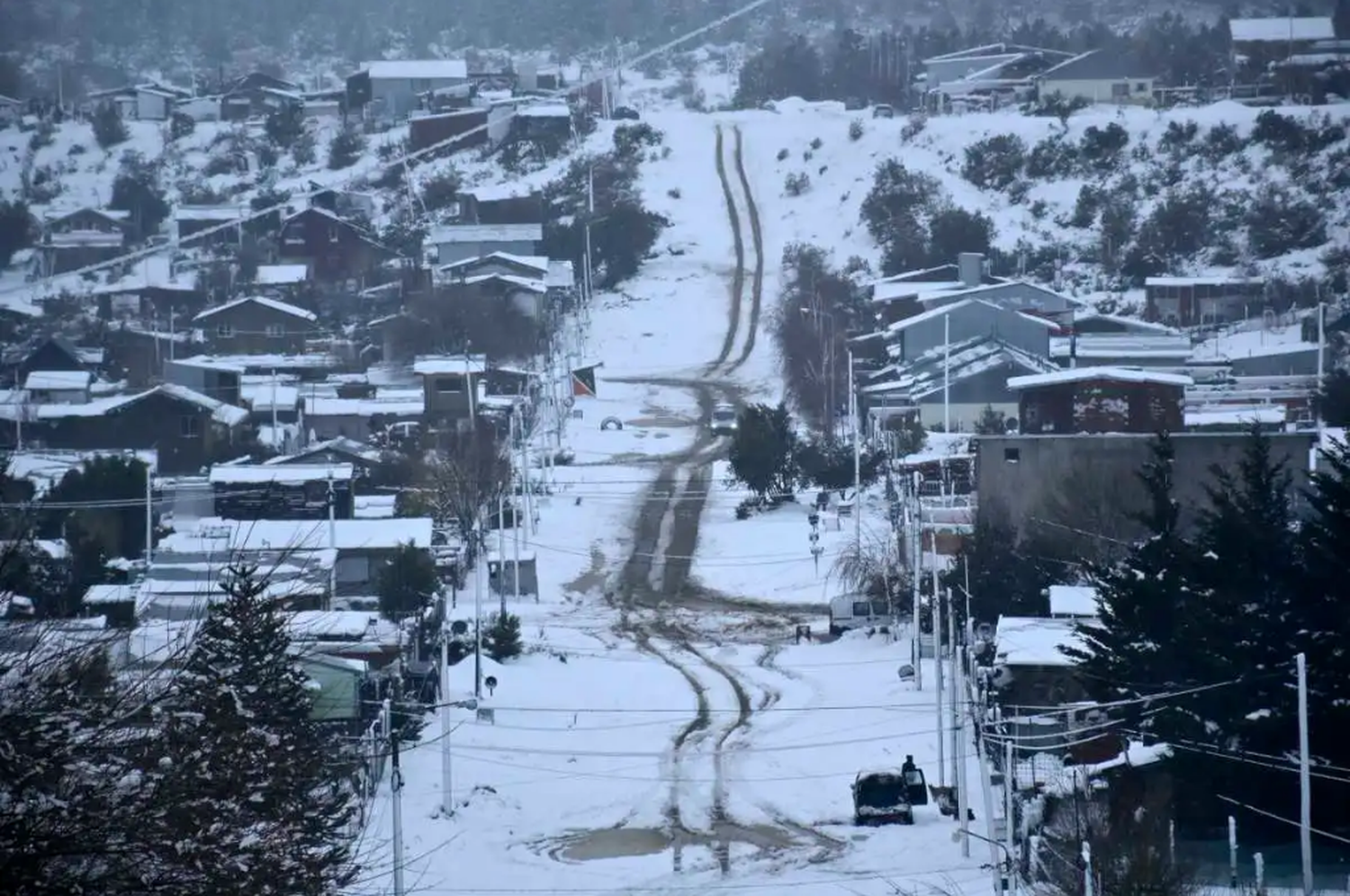 Bariloche suspendió el dictado de clases y hay complicaciones por el temporal de nieve