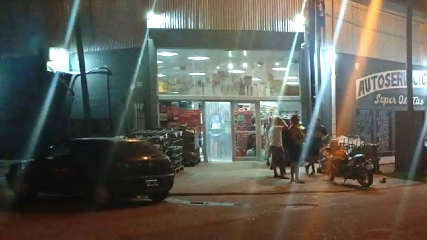 En la esquina de Lucio Mansilla y Miguel Porta colisionaron un automóvil y una moto. No hubo lesionados.
