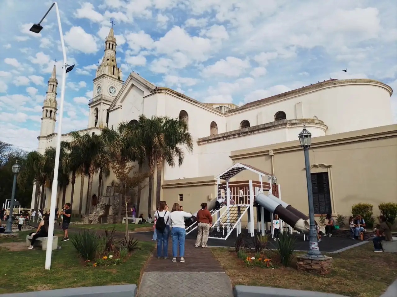 Las nuevas obras dan un realce significativo al paseo público.
