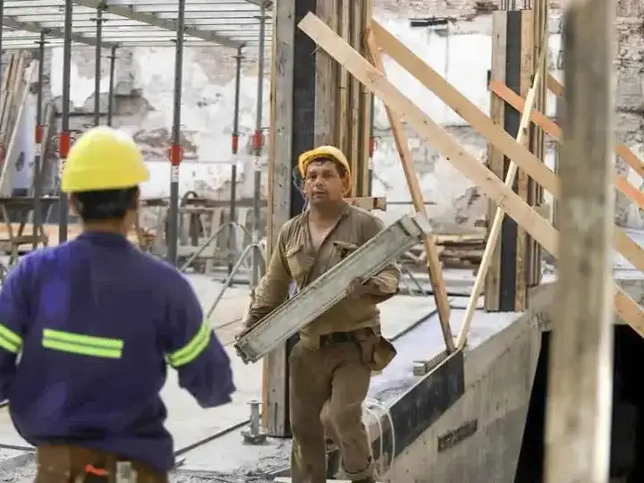 La construcción bajó 4,5 por ciento en julio pasado.