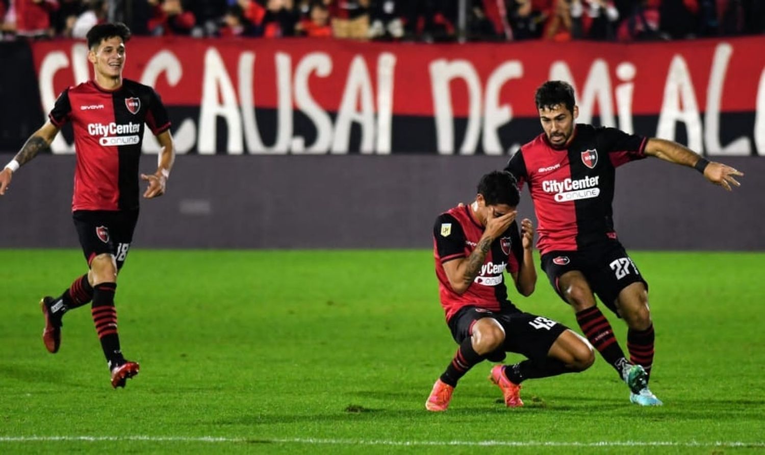 Épico empate en el Coloso: tras ir cayendo, Newell’s igualó 2-2 frente a Gimnasia