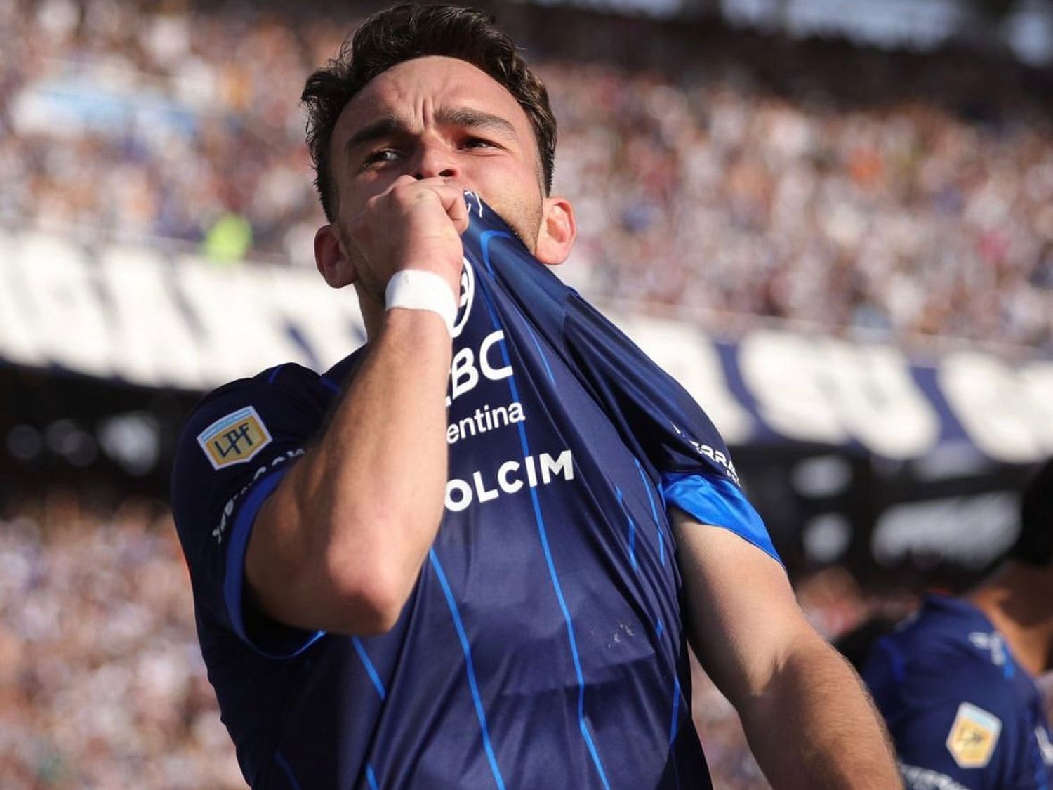 Valentín Depietri festeja el gol ante Racing.