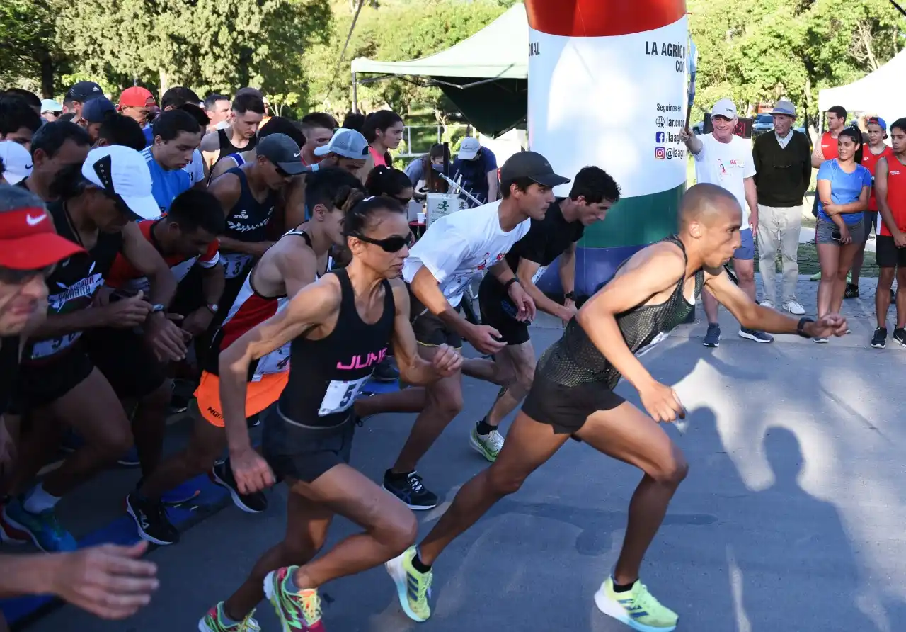 Patricia Ponce y Félix Maidana ganaron la maratón Ciudad de Crespo