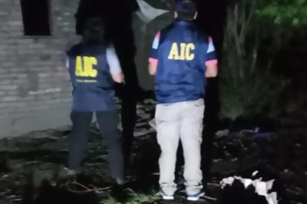 Villa Ocampo: asesinaron a un hombre a machetazos y luego le prendieron fuego