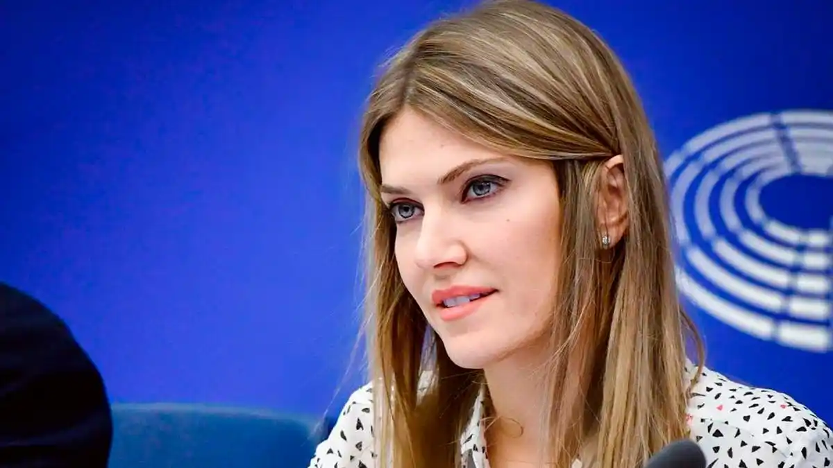 Eva Kaili, de 44 años, fue presentadora de la televisión griega.