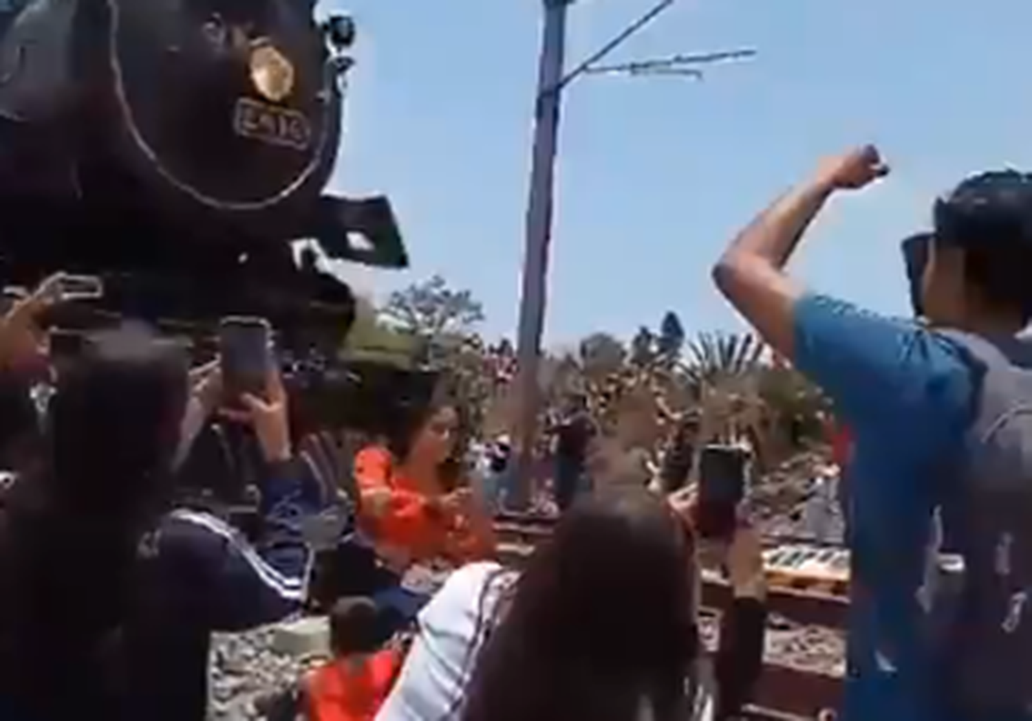 La trágica secuencia quedó registrada por la grabación de un celular.