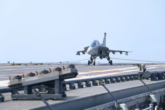 Naval Tejas and MiG-29K tested aboard INS Vikrant, India’s new aircraft carrier
