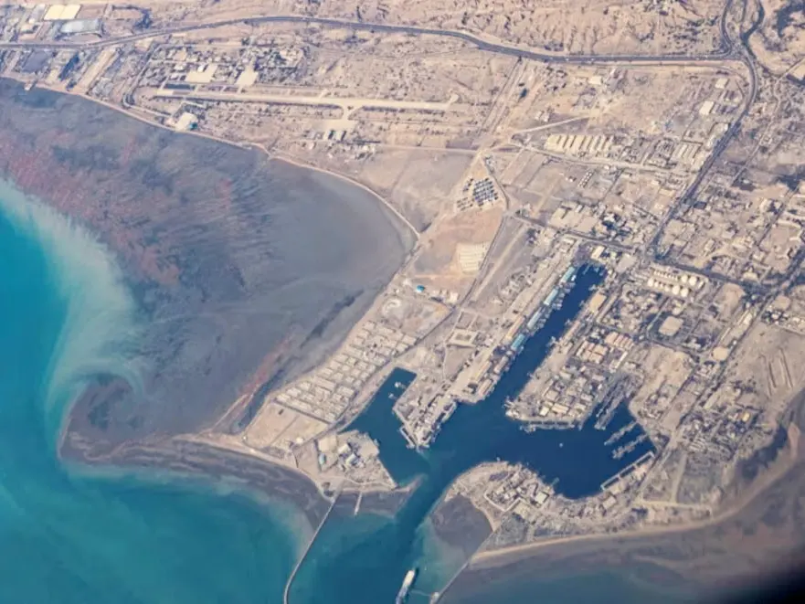 Estados Unidos atacó objetivos iraníes en el estrecho de Ormuz y Teherán lanzó drones y misiles contra destructores norteamericanos