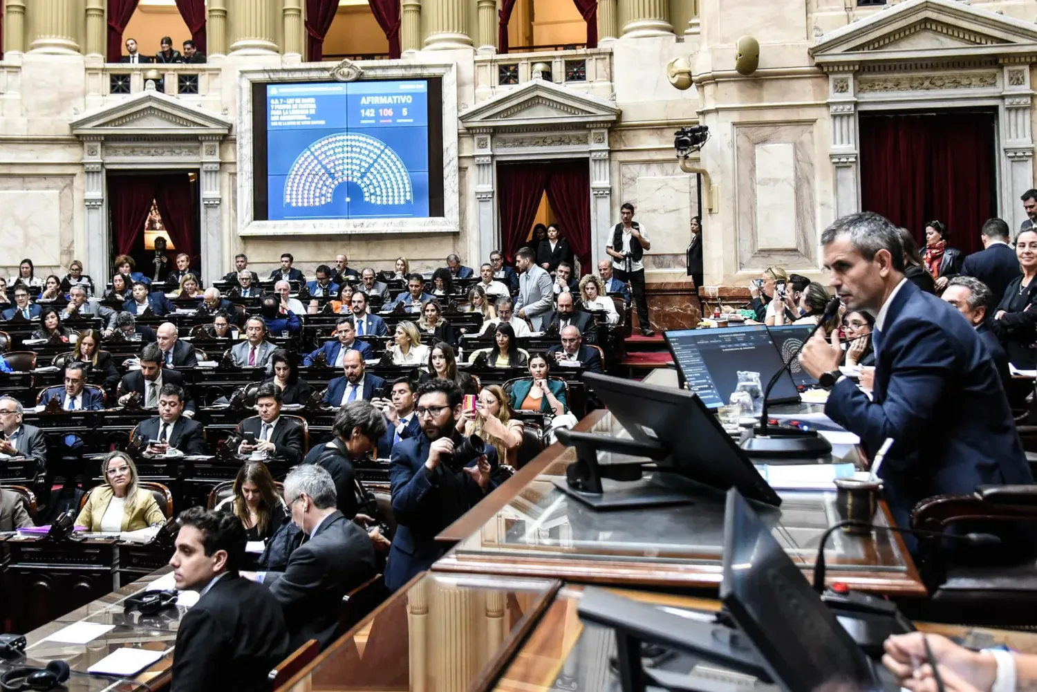 Uno de los principales puntos que la oposición cuestiona es que para derogar la norma se necesita la aprobación de Diputados y Senadores