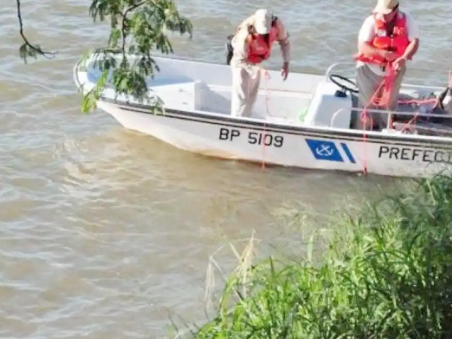 Un disparo en el río: el crimen que terminó con un padre muerto y un hijo prófugo