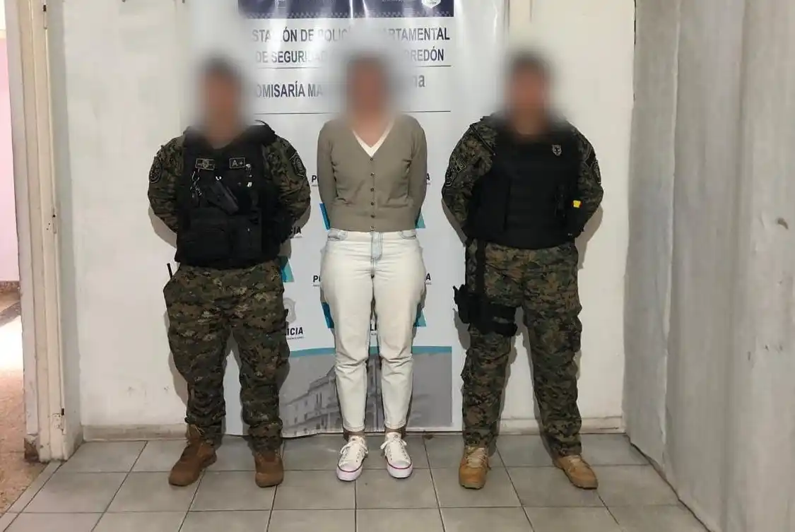 La mujer fue detenida a los pocos metros de donde cometió su robo.