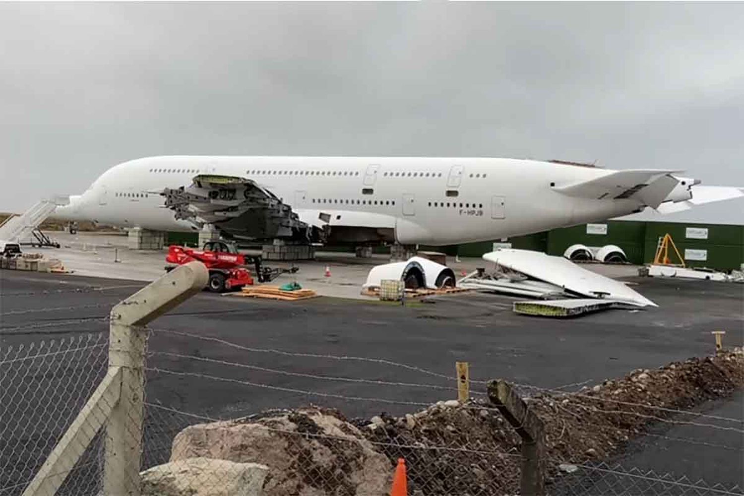 La nueva vida de un A380 sacrificado para entrenar en el reciclaje de materiales compuestos