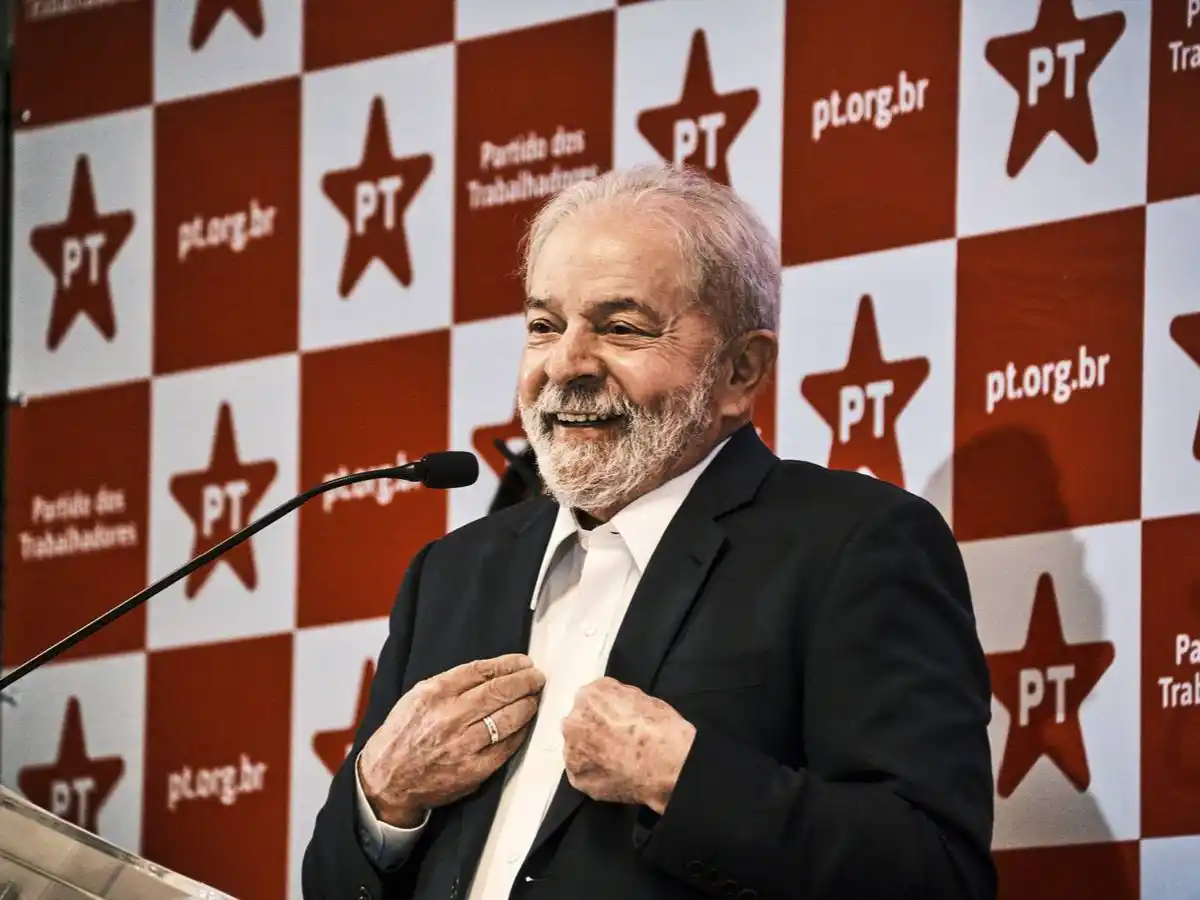 Inició la campaña en Brasil Lula lidera 52 a 37