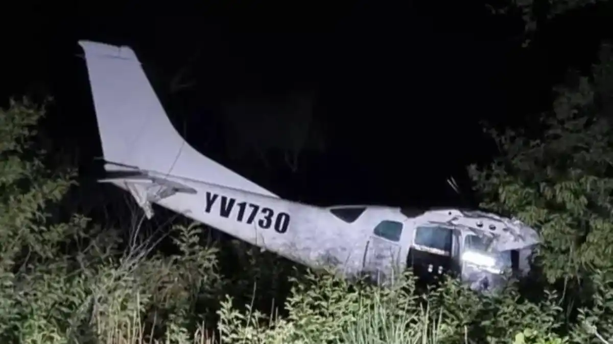 GNB capturó a dos narcotraficantes luego que se estrellaron en una aeronave (+Video)
