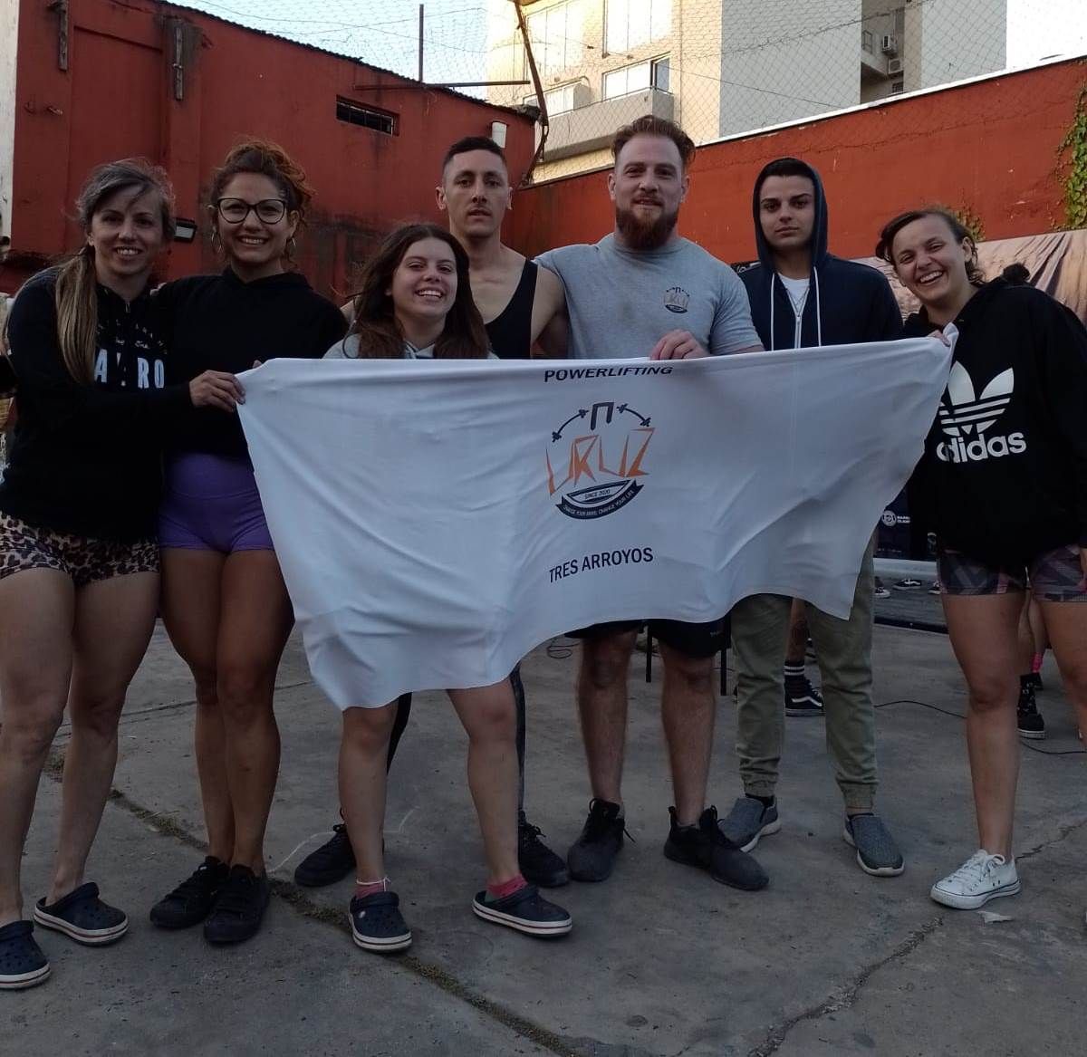 Tresarroyenses compitieron en la Copa Pitbull de powerlifting