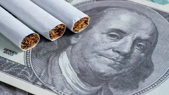 VENDEN CIGARROS Y DÓLARES: así va la distorsión del mercado cambiario en Venezuela
