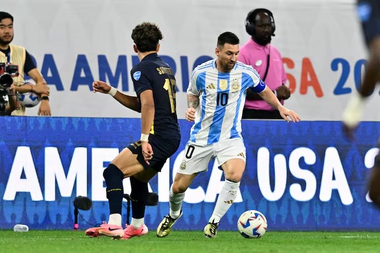 Messi vuelve tras recuperarse de una lesión.