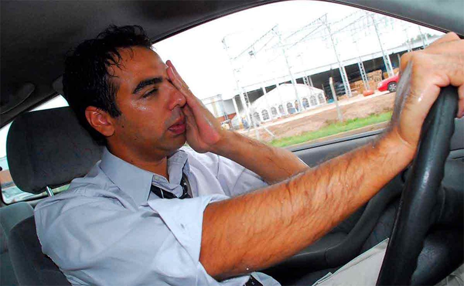 Manejar en verano, ¿cómo afecta el calor en la conducción?